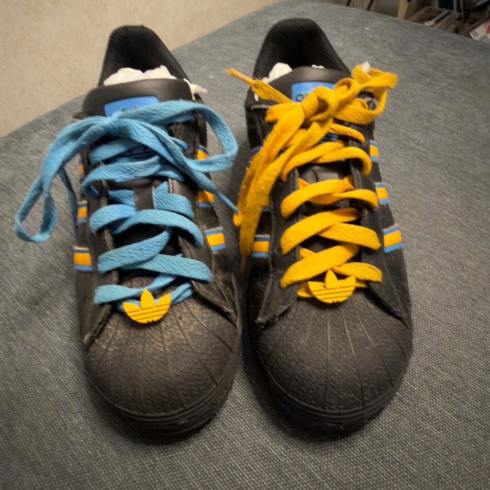 Adidas Superstar Kids Black Yellow Blue Mismatched Laces Shell Toe Sneakers